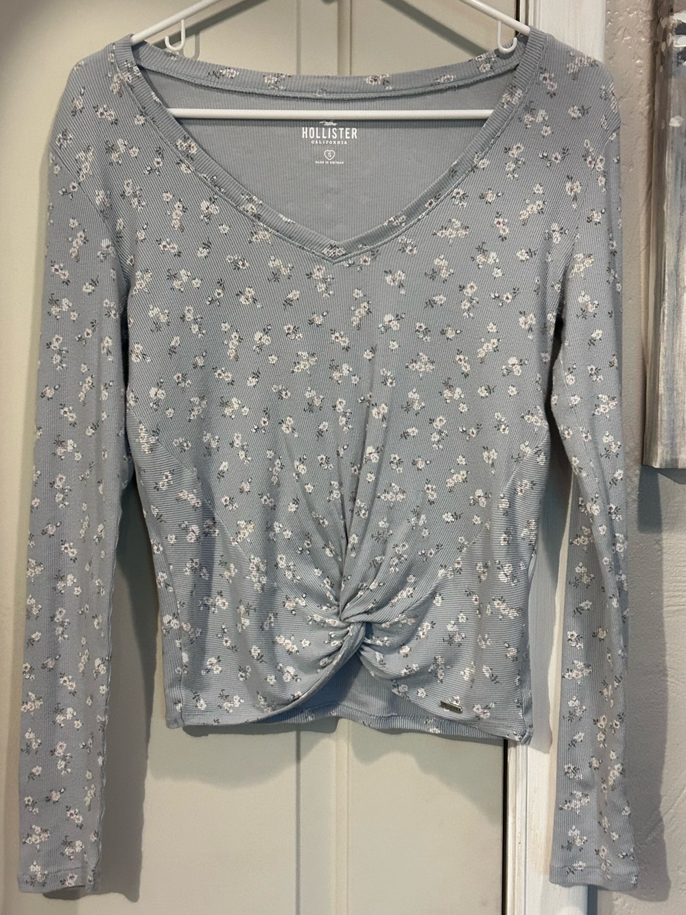 Hollister Grey Floral Twist-Front Top Tee